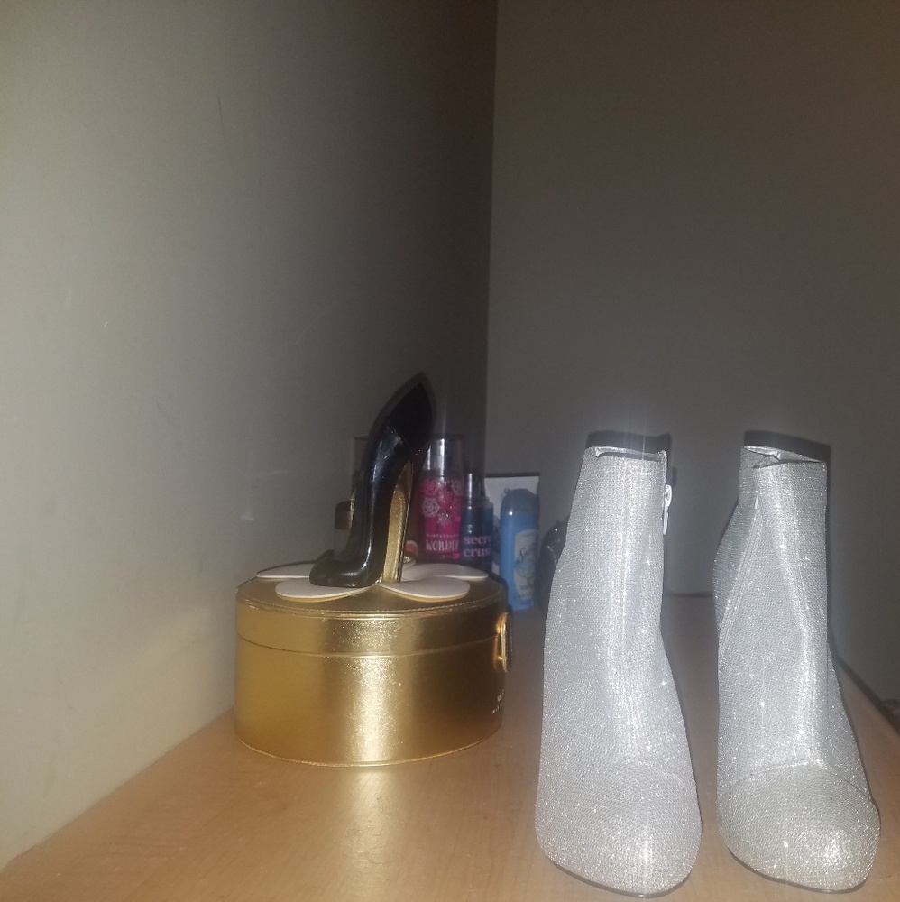 NWOT Beautiful Sparkling  Ankle Boots - Picture 3 of 4